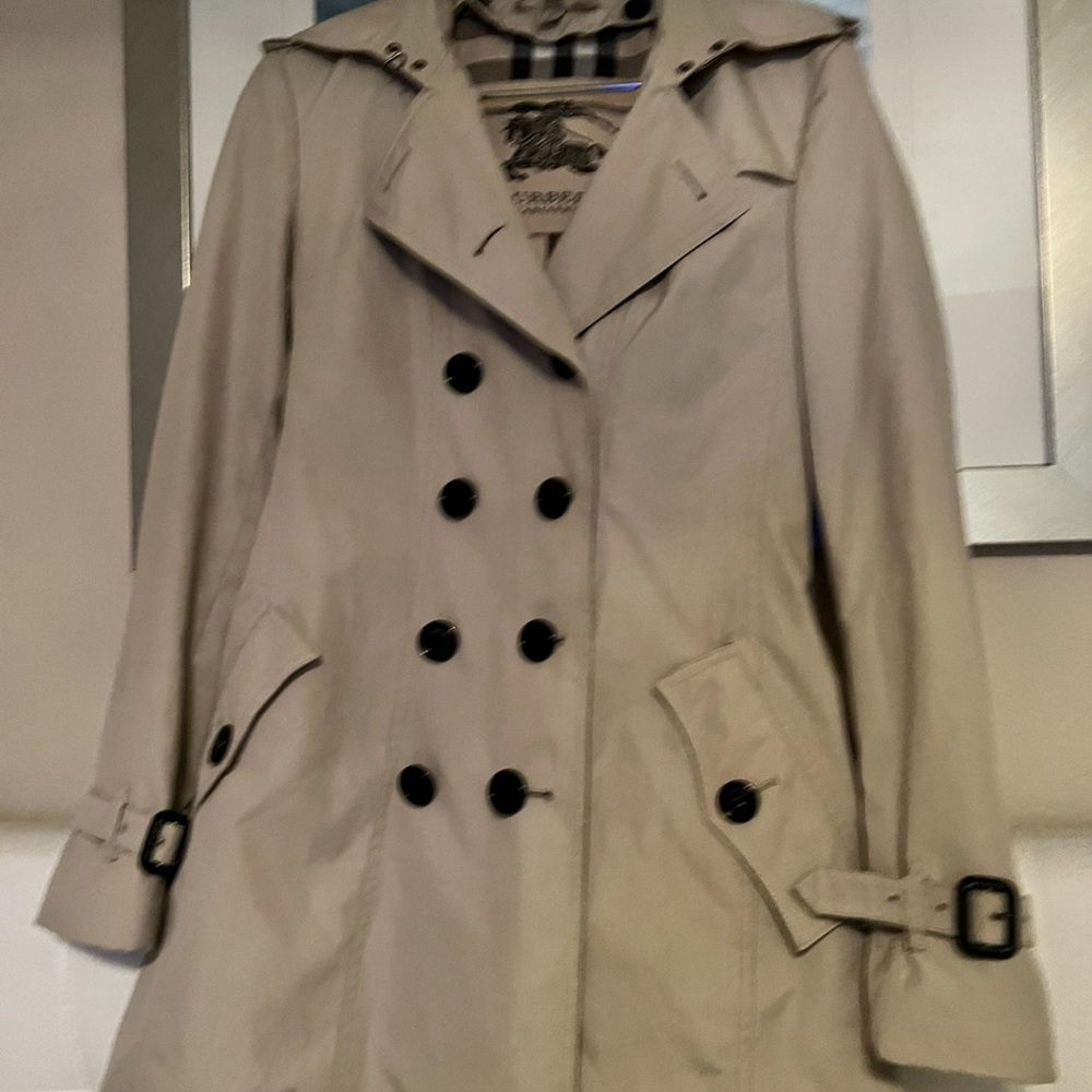 Burberry Beige Trench Coat with Classic Check Lining - Picture 2 of 11